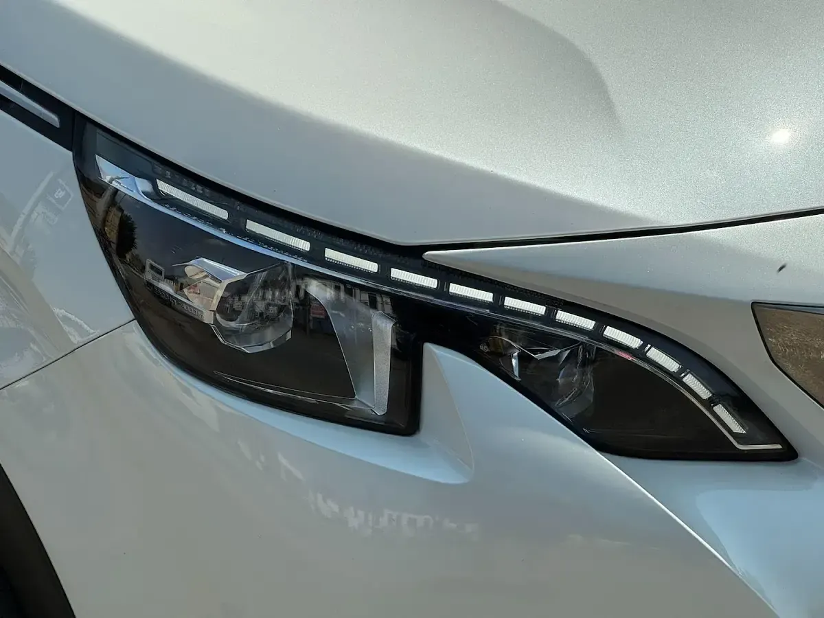 Used Peugeot 3008 GT-line 130 HP (95 kW) 2018 White SUV