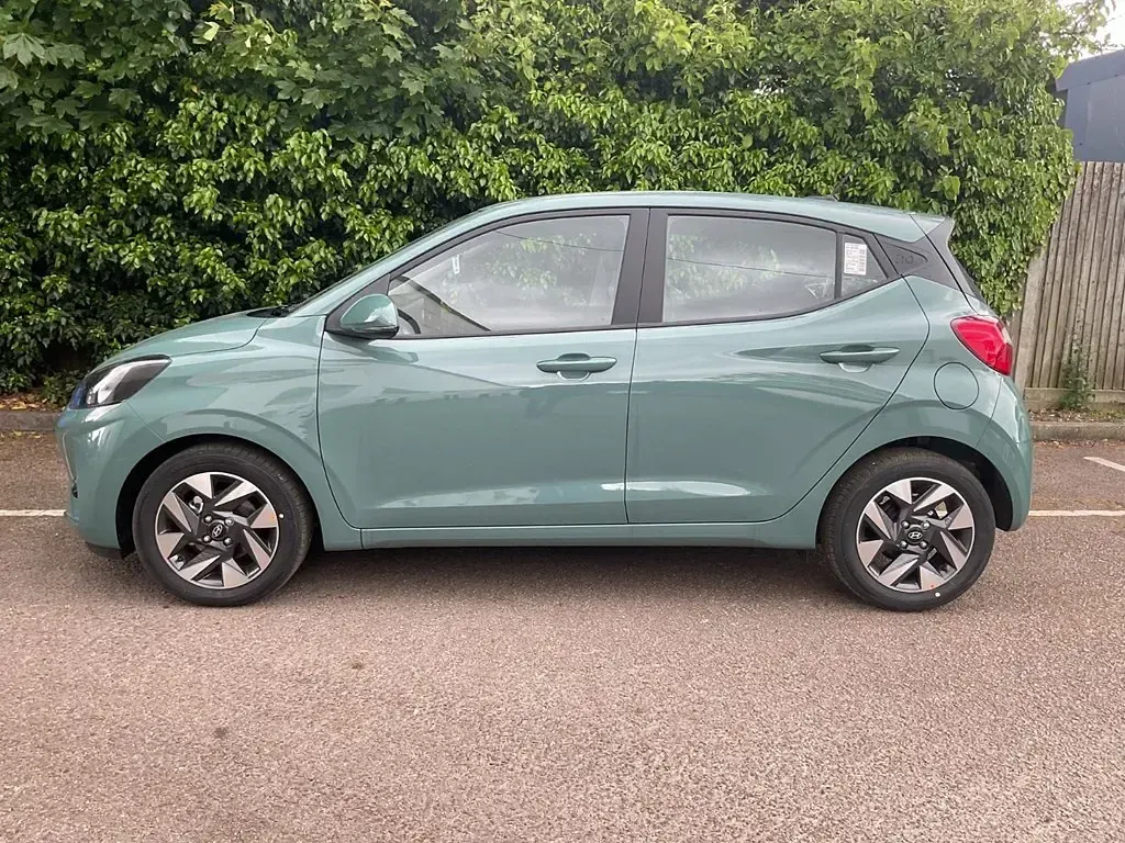 New Hyundai i10 Advanced 2026 Mangrove green Hatchback