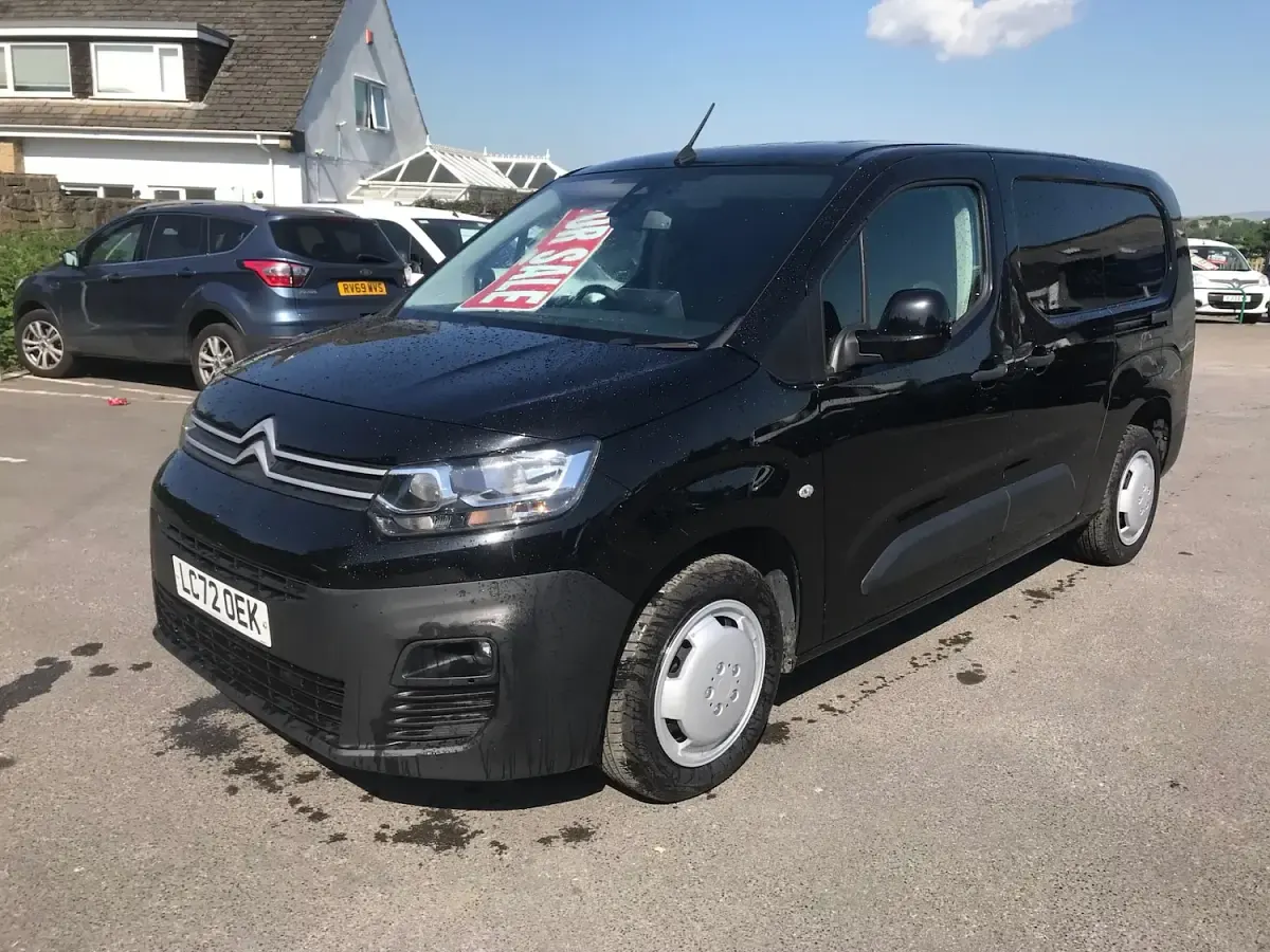 Used Citroën Berlingo 100 HP (73 kW) 2022 Black MPV