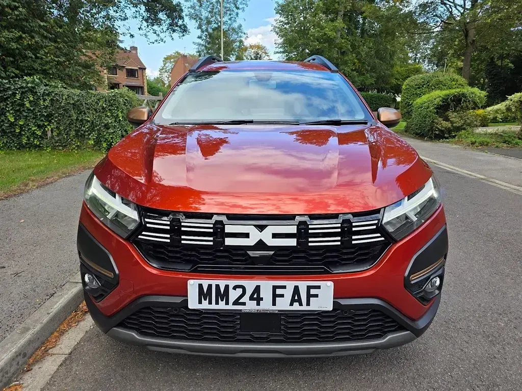Used Dacia Jogger Extreme 110 HP (80 kW) 2024 Brown MPV