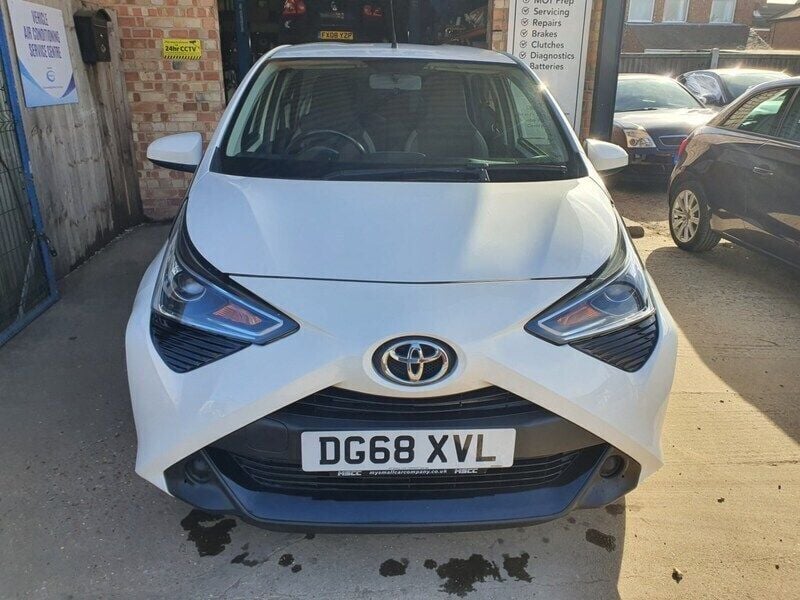 White Used 2018 Toyota Aygo X-play Hatchback | £5,950 (A bit pricey) - Image 1/4