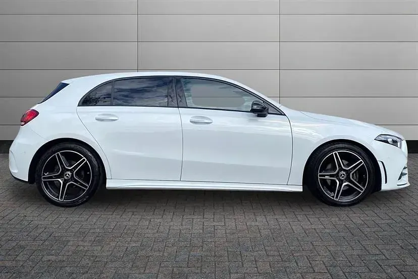 Begagnad Mercedes A180 Executive 116 HK (85 kW) 2023 Vit Halvkombi