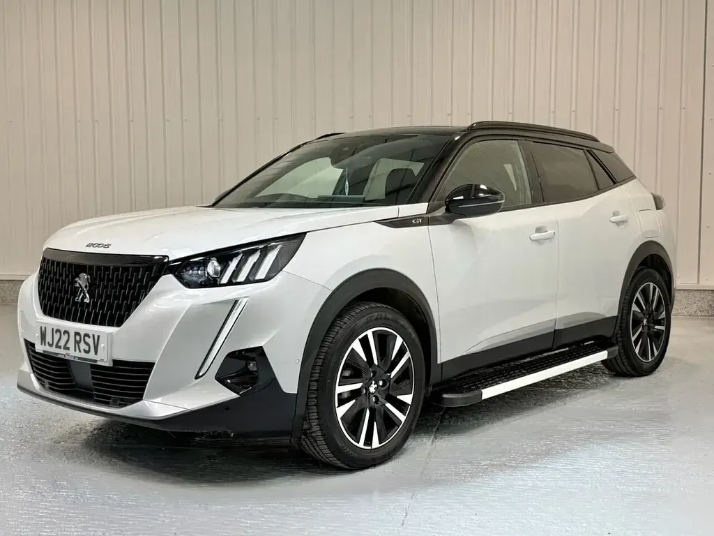 Used Peugeot 2008 Premium 155 HP (114 kW) 2022 White SUV