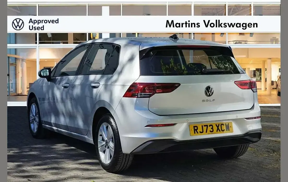 Used VW Golf VIII Life 150 HP (110 kW) 2023 Silver Hatchback