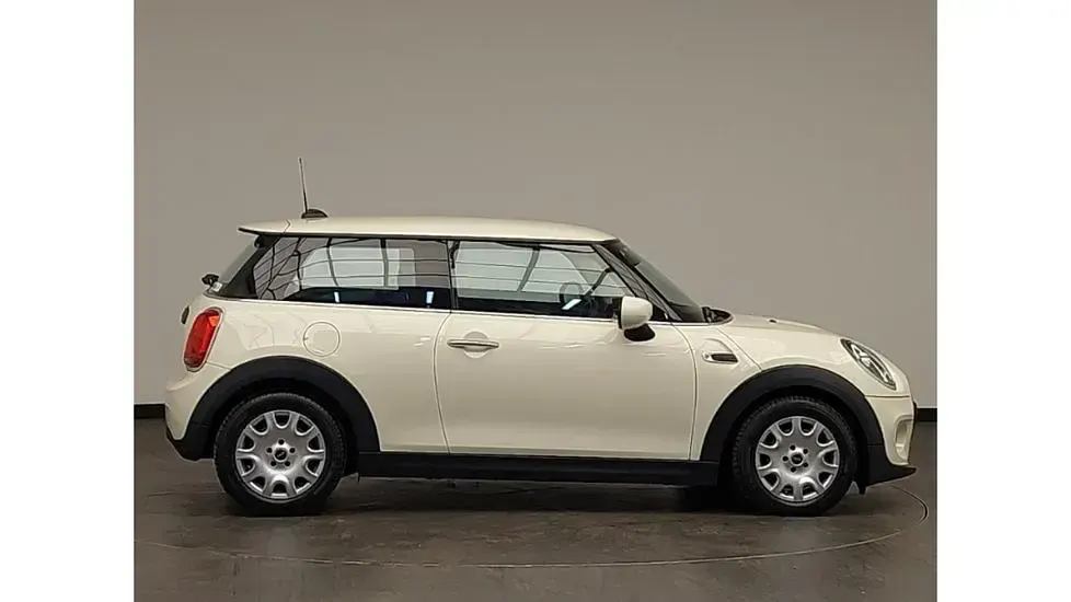 Used Mini ONE Classic 102 HP (75 kW) 2020 White Hatchback