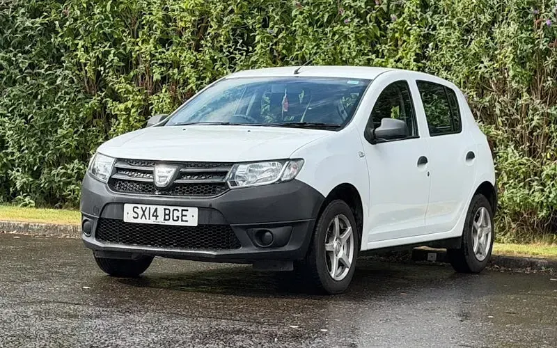 Used Dacia Sandero Acces 75 HP (55 kW) 2014 White Hatchback