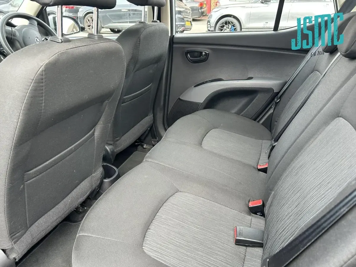 Used Hyundai i10 Active 86 HP (63 kW) 2012 Silver Hatchback