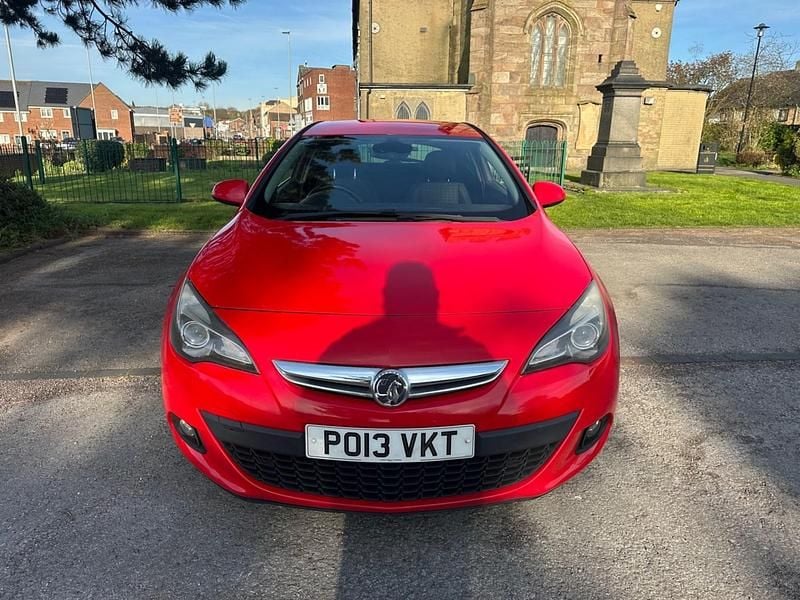 Used Vauxhall Astra GTC SRi 140 HP (102 kW) 2013 Red Hatchback