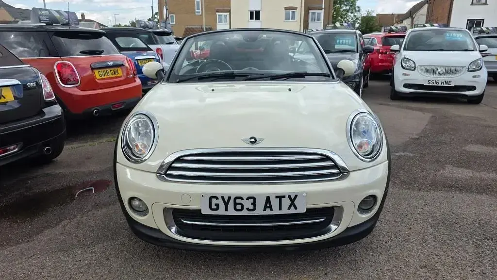 Usado Mini Cooper Cabriolet 122 HP (89 kW) 2013 Branco Cabrios