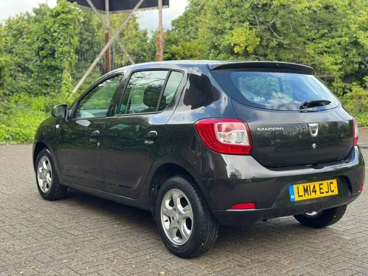 Begagnad Dacia Sandero Lauréate 75 HK (55 kW) 2014 Svart Halvkombi