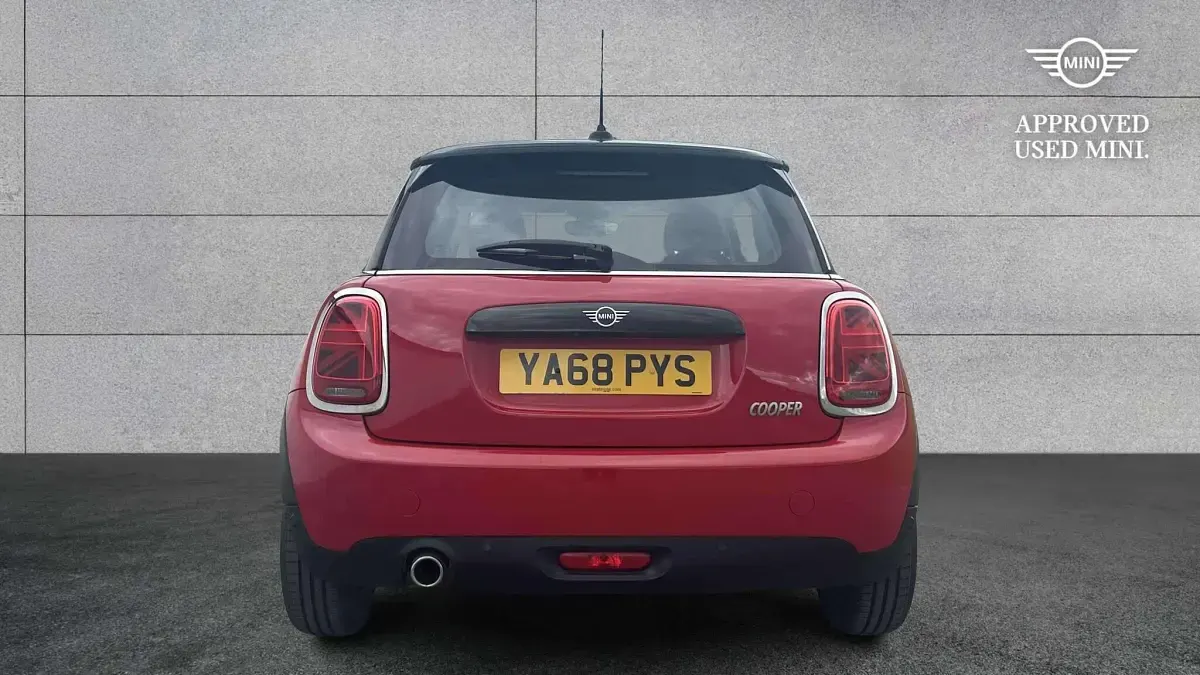 Used Mini Cooper Classic 134 HP (98 kW) 2018 Red Hatchback