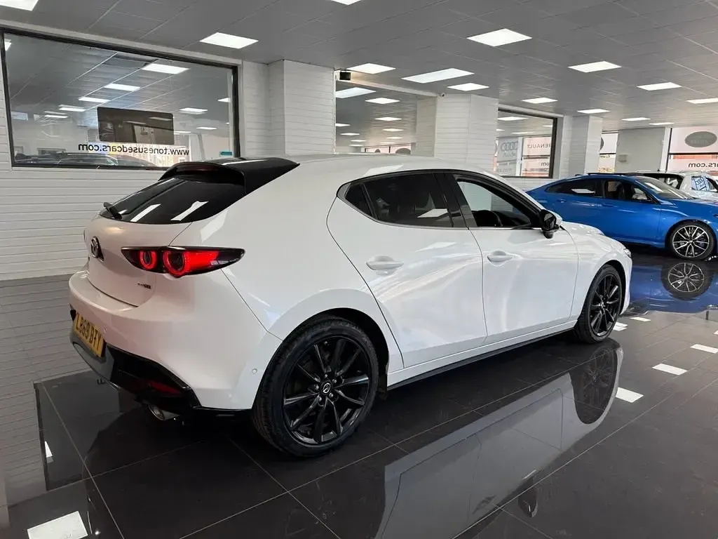 Używany Mazda 3 Inclusive 180 KM (132 kW) 2020 Biały Hatchback