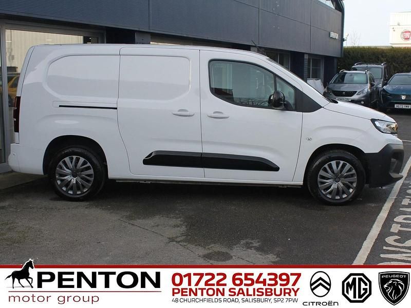 Used Peugeot Partner S 101 HP (74 kW) 2024 White MPV