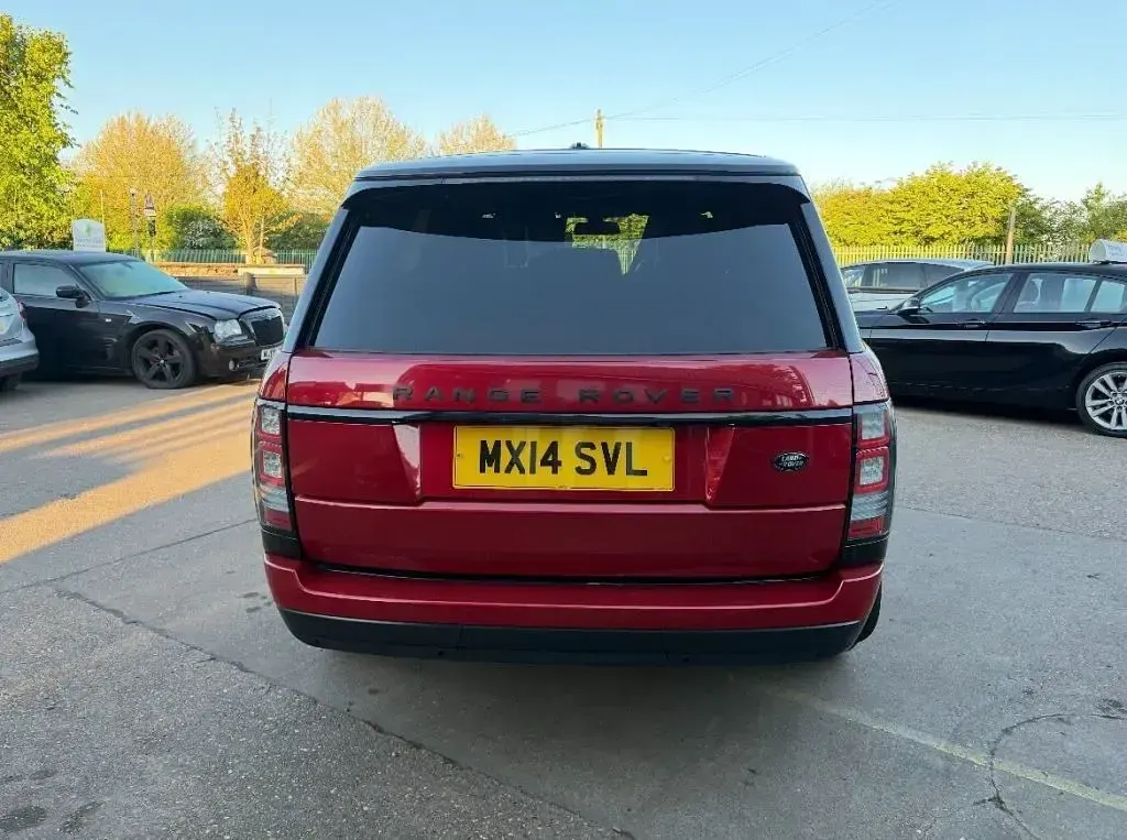 Begagnad Land Rover Range Rover Vogue 306 HK (225 kW) 2014 Röd SUV