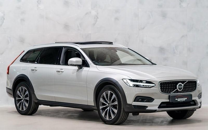 Used Volvo V90 CC 235 HP (172 kW) 2021 Gold Estate