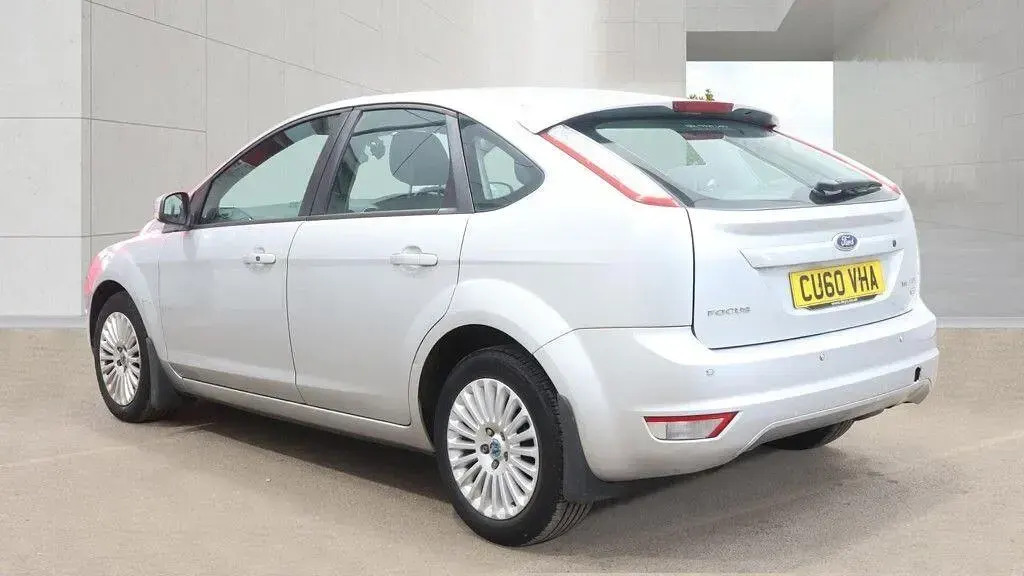 Used Ford Focus Titanium 110 HP (80 kW) 2010 Silver Hatchback