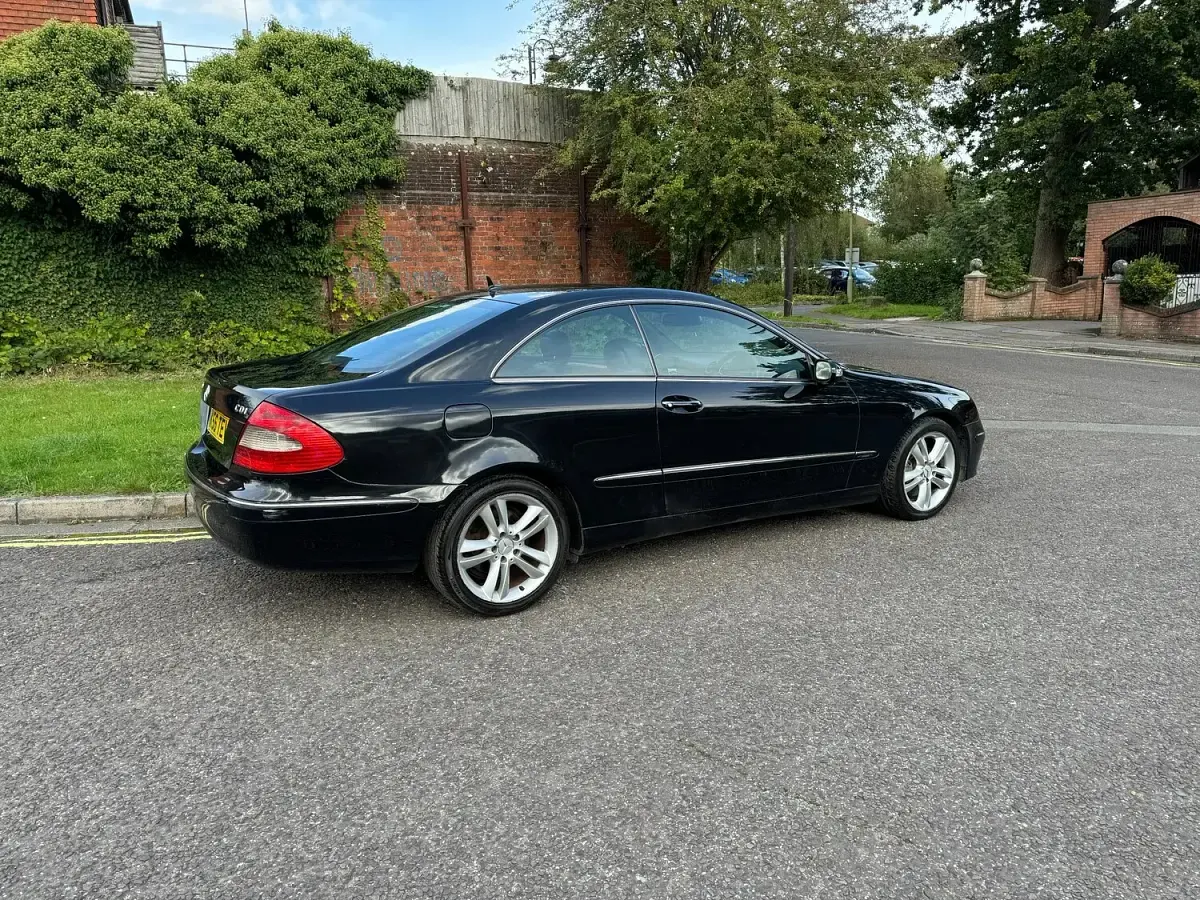 Used Mercedes CLK320 Avantgarde 220 HP (161 kW) 2006 Black Coupe