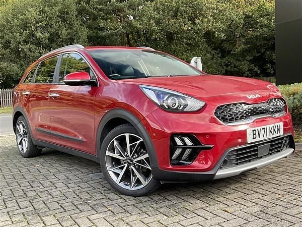 Runway red Used 2021 Kia Niro SUV | £20,549 (Expensive) - Image 1/1