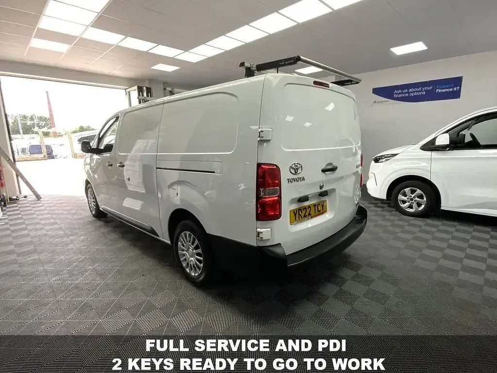 Used Toyota Proace 140 HP (102 kW) 2022 White MPV
