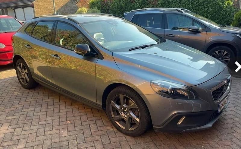 Used Volvo V40 120 HP (88 kW) 2015 Grey Hatchback