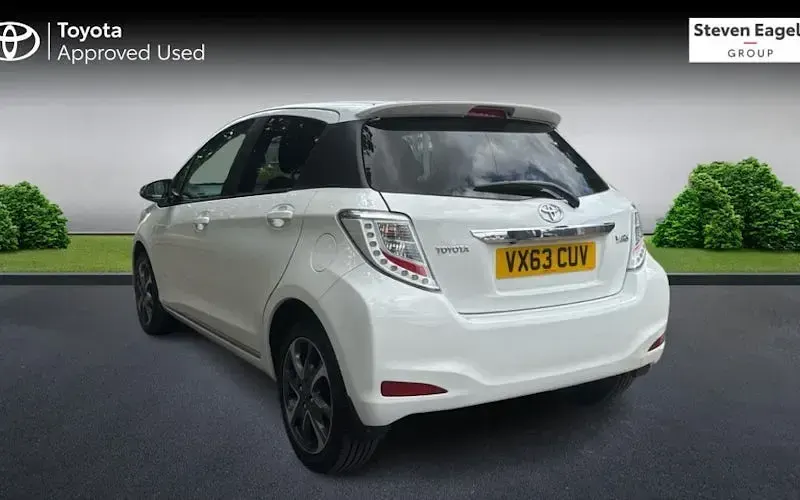 Used Toyota Yaris Trend 101 HP (74 kW) 2013 White Hatchback