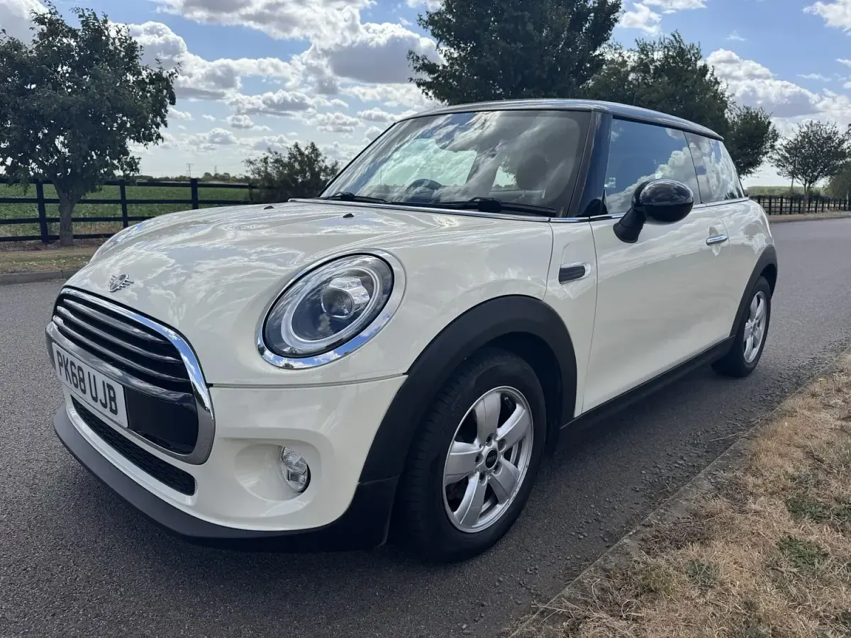 Used Mini Cooper Hatch 136 HP (100 kW) 2018 White Hatchback