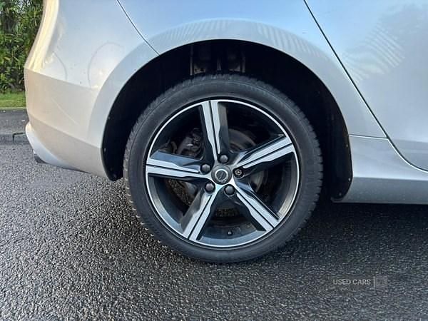 Used Volvo V40 R-Design 120 HP (88 kW) 2016 Silver Hatchback