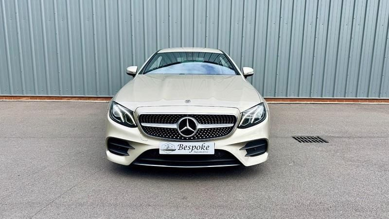 Begagnad Mercedes E220 AMG line 2018 Beige Sportkupé
