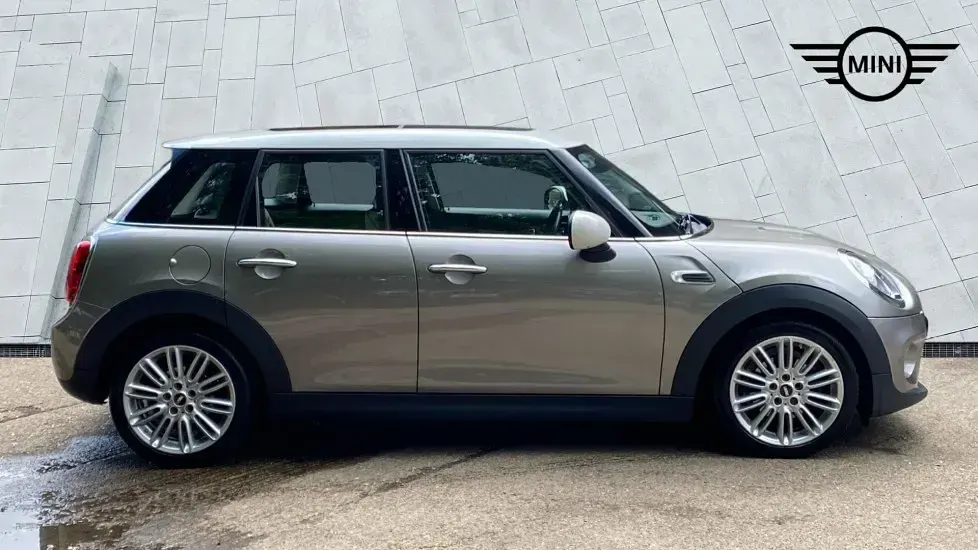 Used Mini Cooper Hatch 134 HP (98 kW) 2018 Silver Hatchback