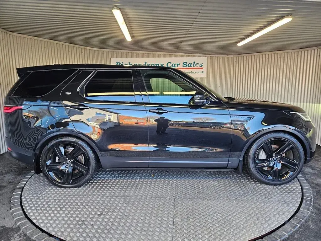 Used Land Rover Discovery HSE 300 HP (220 kW) 2021 Black SUV