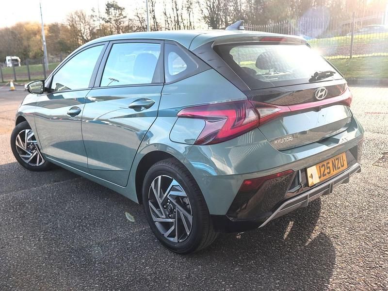 Used Hyundai i20 Advanced 100 HP (73 kW) 2025 Mangrove green Hatchback