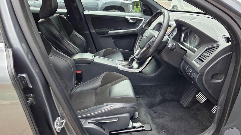 Used Volvo XC60 R-Design 190 HP (139 kW) 2017 Grey SUV