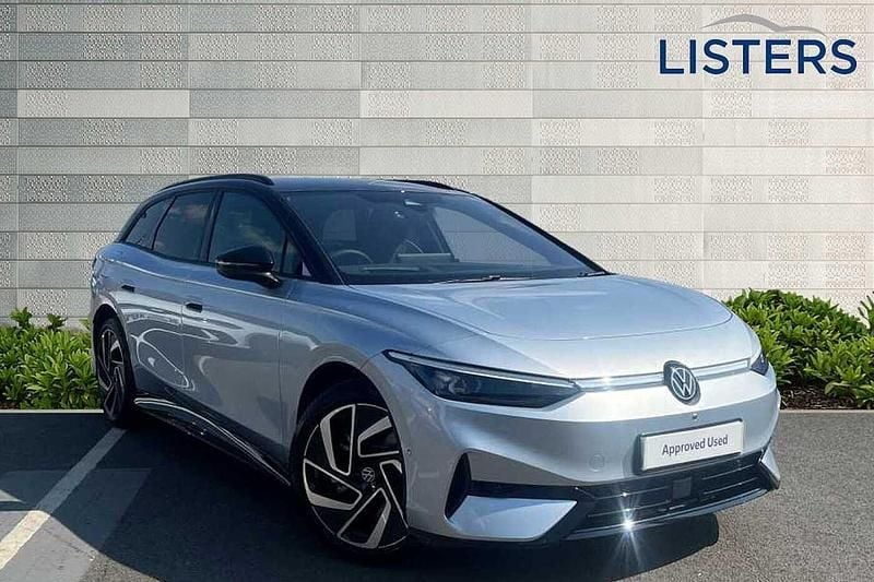 Scale silver Used 2025 VW ID.7 Pro Estate | £46,790 - Image 1/4