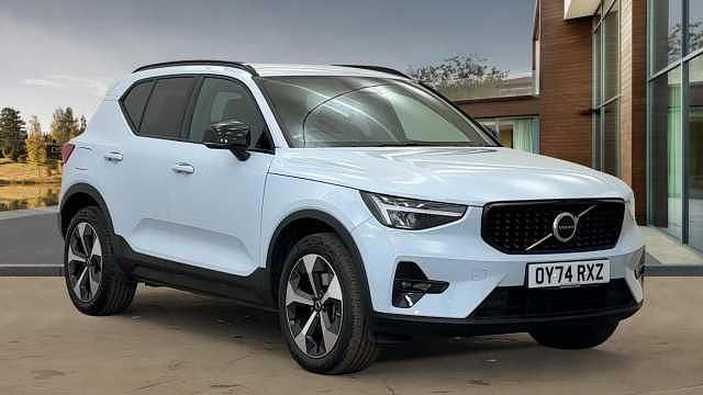 Used 2025 Volvo XC40 Plus SUV | £32,990 (Fair price) - Image 1/4