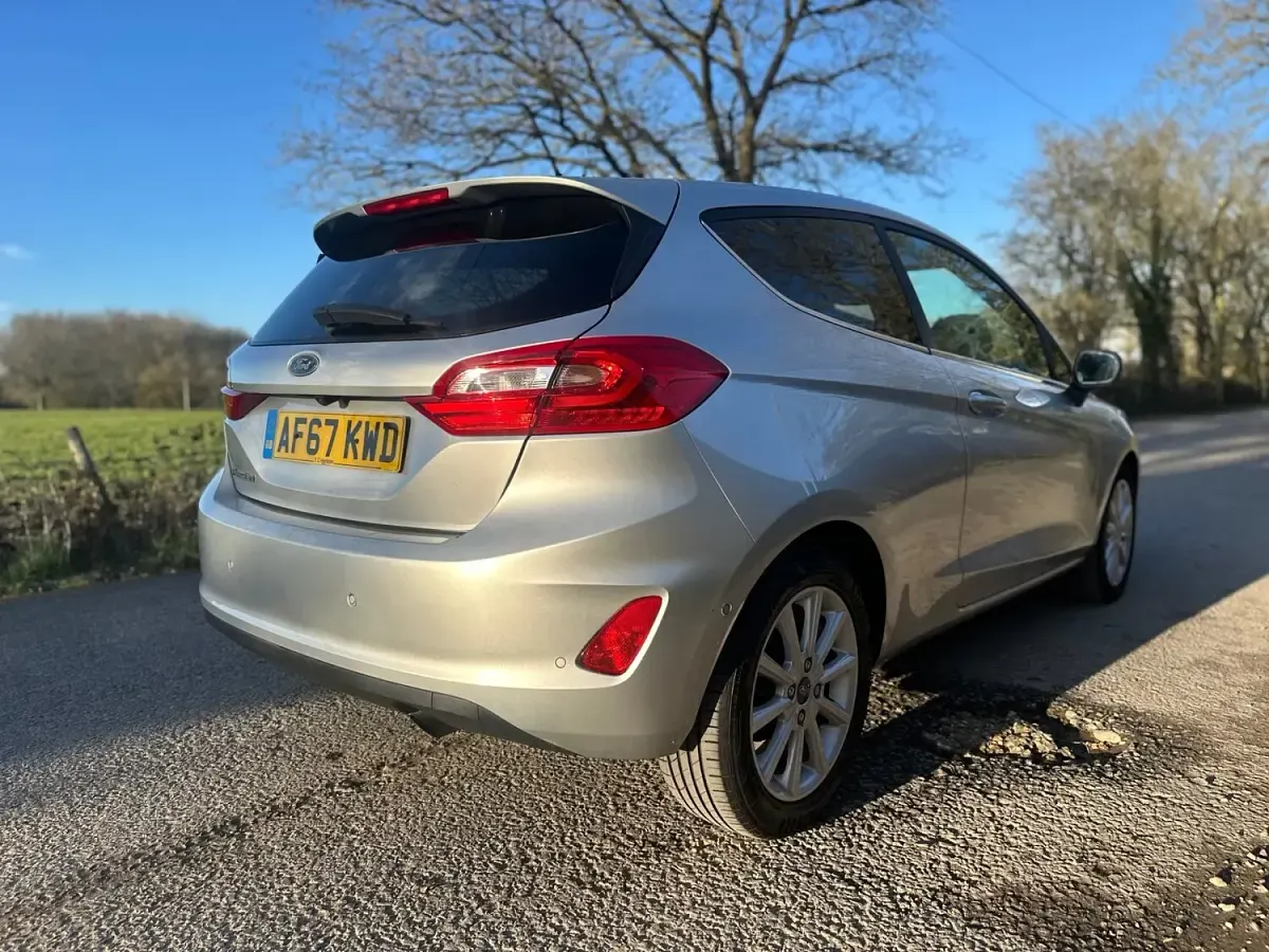 Used Ford Fiesta Titanium 100 HP (73 kW) 2017 Silver Hatchback