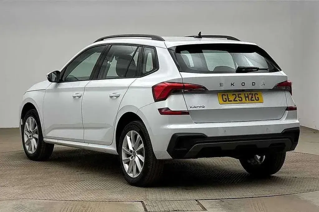 Used Skoda Kamiq SE 94 HP (69 kW) 2025 Moon white metallic SUV