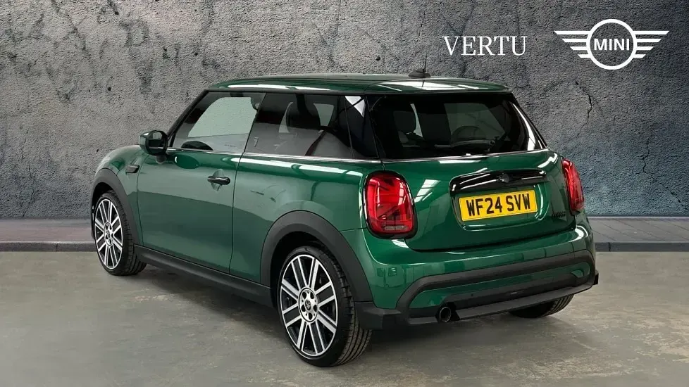 Begagnad Mini Cooper Exclusive 136 HK (100 kW) 2024 Grön Halvkombi
