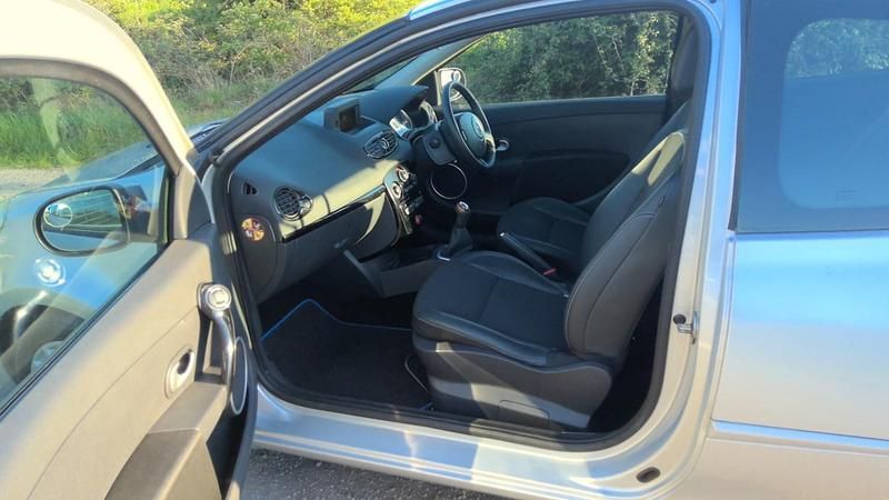 Usado Renault Clio IV Dynamique 2012 Prateado Citadino
