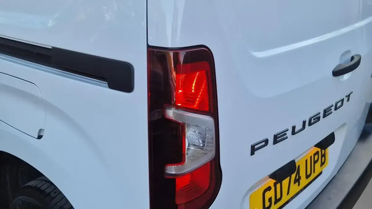 Second-hand Peugeot Partner S 101 CP (74 kW) 2025 Alb Monovolum
