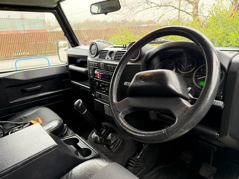 Used Land Rover Defender 122 HP (89 kW) 2008 Black Estate