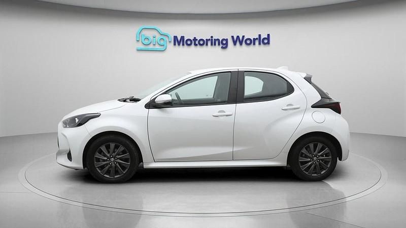 Used Toyota Yaris Hybrid 116 HP (85 kW) 2023 White Hatchback