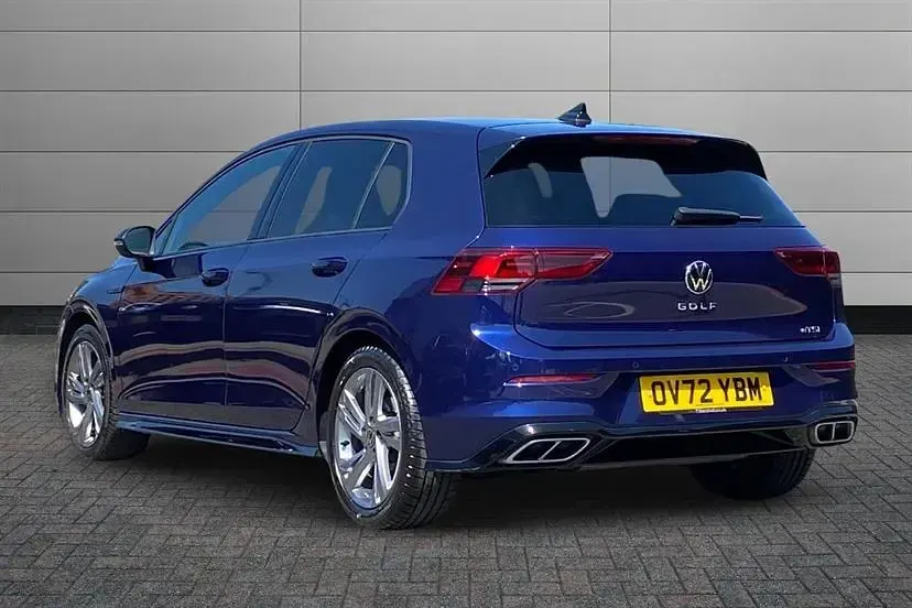 Second-hand VW Golf VIII R-line 150 CP (110 kW) 2022 Albastru Hatchback