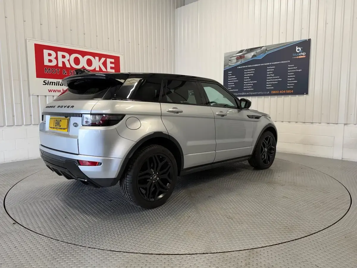 Used Land Rover Range Rover evoque HSE Dynamic 240 HP (176 kW) 2018 Silver Estate