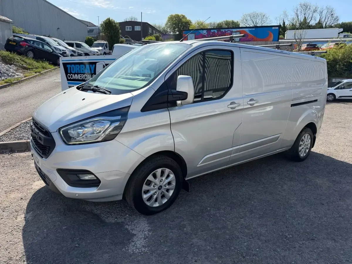 Used Ford Transit Custom Limited 170 HP (125 kW) 2019 Silver Van