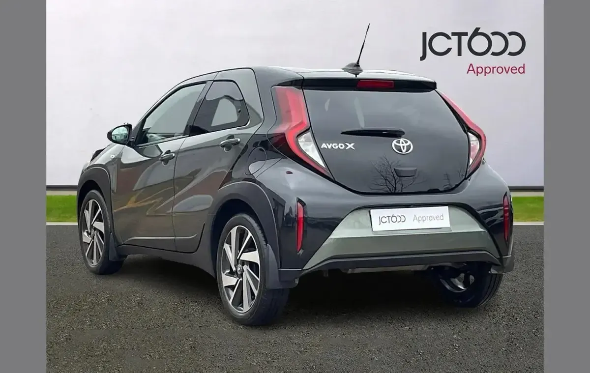 Used Toyota Aygo X 72 HP (52 kW) 2023 Green SUV