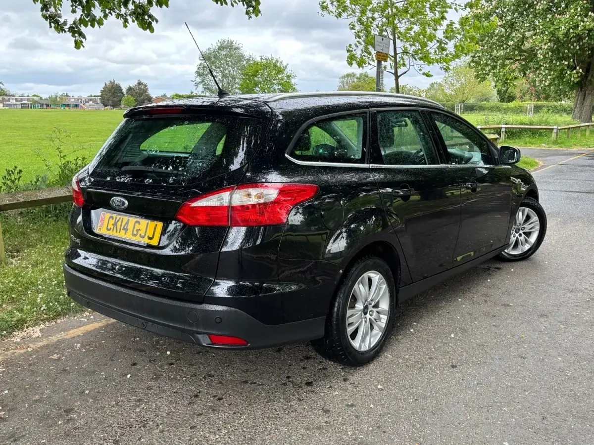 Begagnad Ford Focus Titanium 115 HK (84 kW) 2014 Svart Kombi