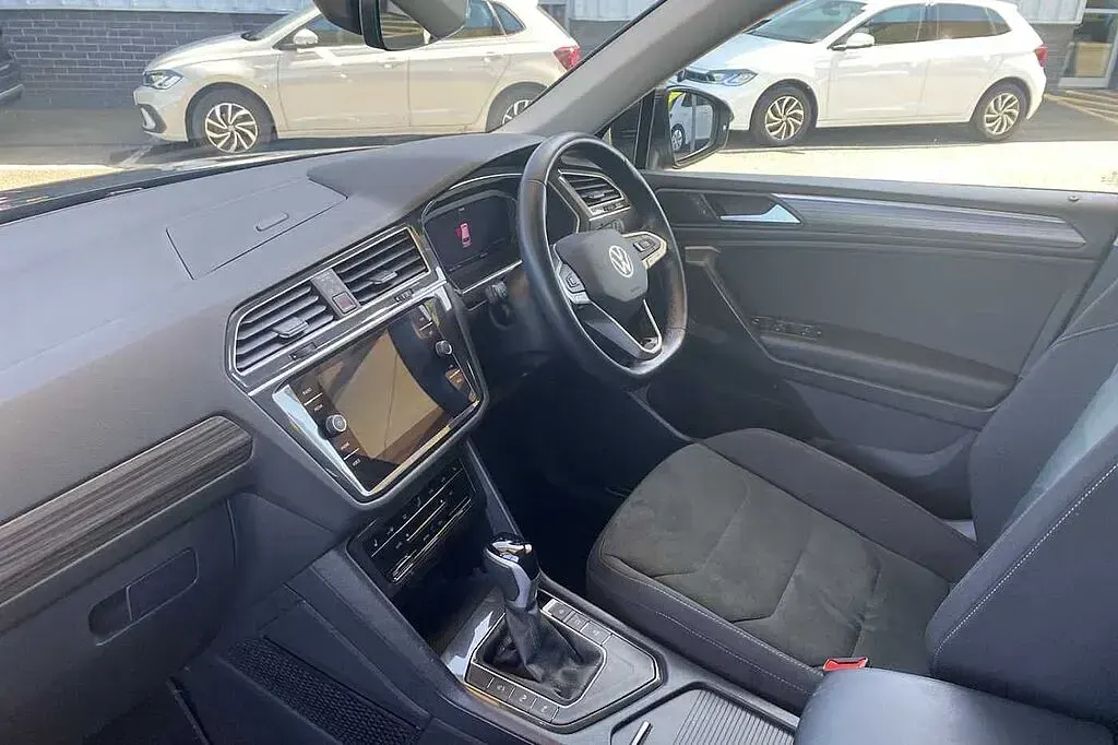 Used VW Tiguan Allspace Elegance 150 HP (110 kW) 2024 Black SUV