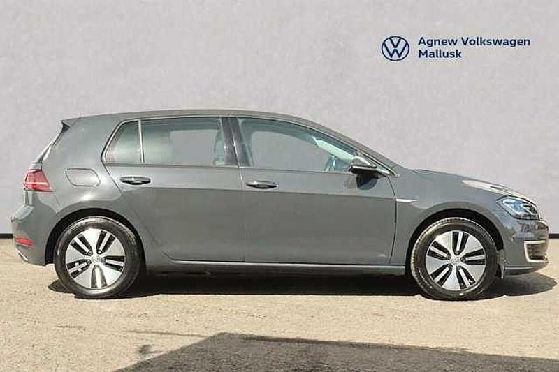 Begagnad VW e-Golf 99 kW (135 HK) 2020 Grå Halvkombi