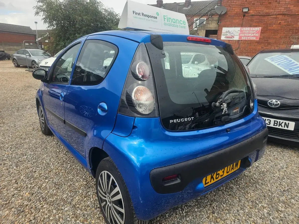 Used Peugeot 107 Active 68 HP (50 kW) 2013 Blue Hatchback
