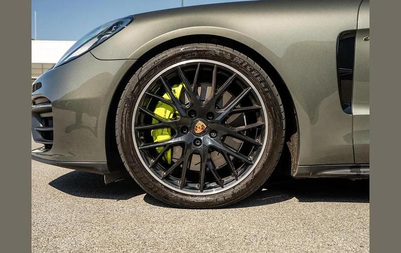 Usado Porsche Panamera Platinum Edition 456 HP (335 kW) 2023 Verde Citadino
